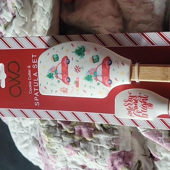 Christmas Gift Bundle NWT 💕 Perfect White Elephant 🎁 - Picture 4 of 5